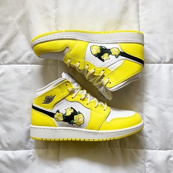 Jordan 1s Mid Dynamic Yellow - Picture 1 of 5